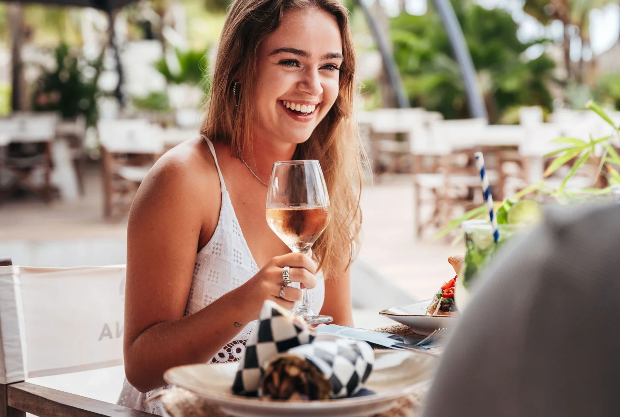 Mambo Beach dichtbij een resort met vakantiehuisjes op Curacao