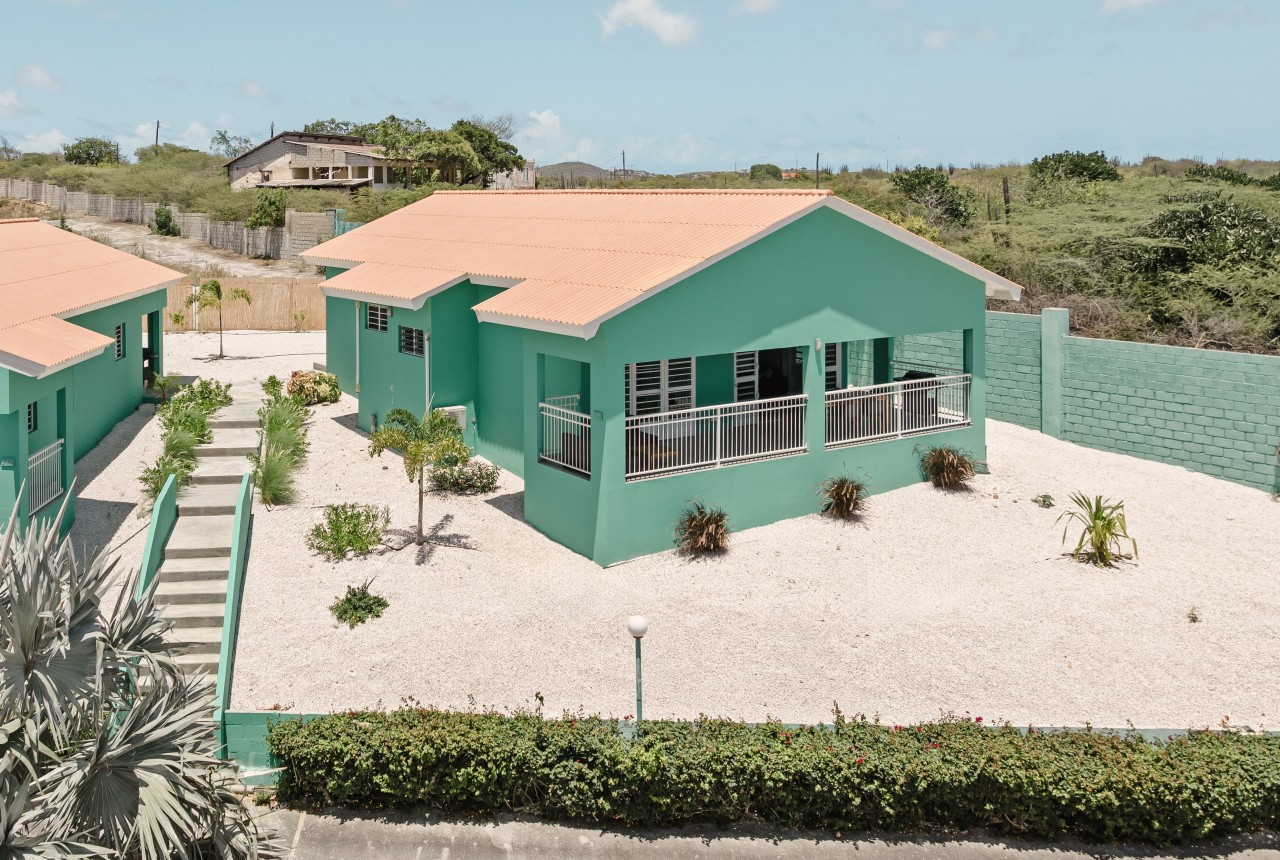 Deluxe bungalow droneaanzicht.jpg