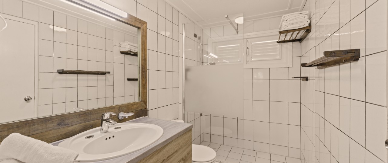 Badkamer 2bedroom bungalow.jpg