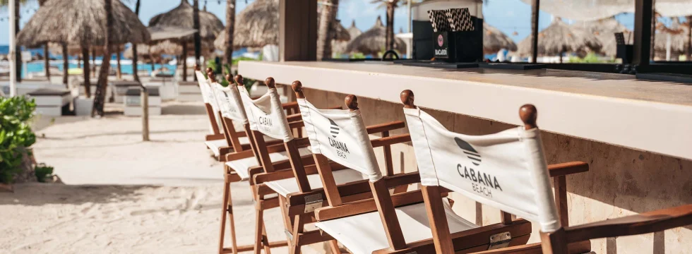 Mambo Beach dichtbij een resort met vakantiehuisjes op Curacao