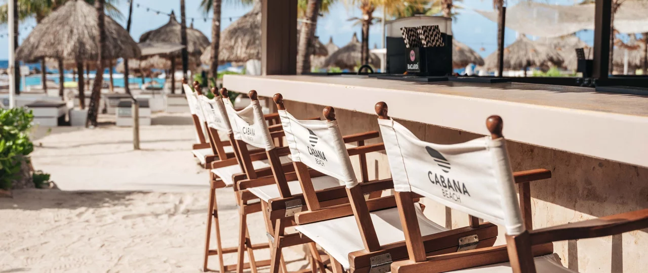 Mambo Beach dichtbij een resort met vakantiehuisjes op Curacao