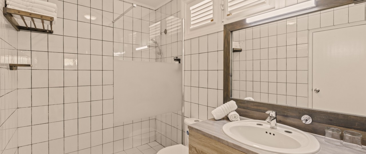 Badkamer 1 bedroom bungalow.jpg