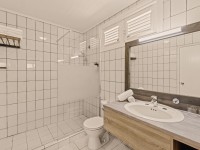 Badkamer 1 bedroom bungalow.jpg