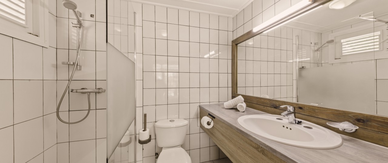 Badkamer 2bedroom bungalow(1).jpg