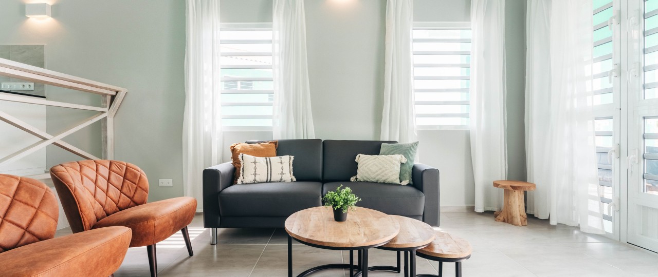 Sala de estar confortável do bungalow