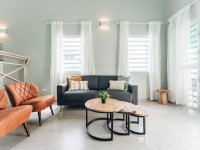 Sala de estar confortável do bungalow